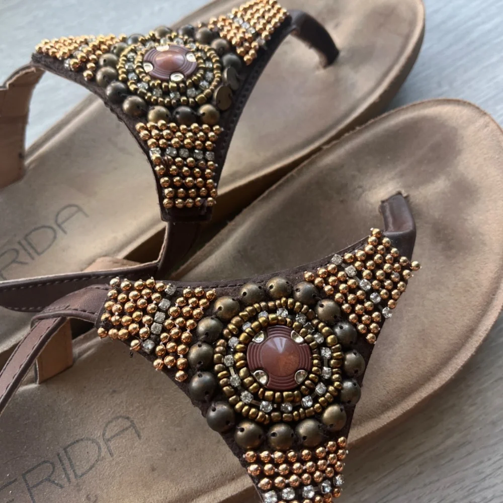 Sandals - Picture 2 of 3